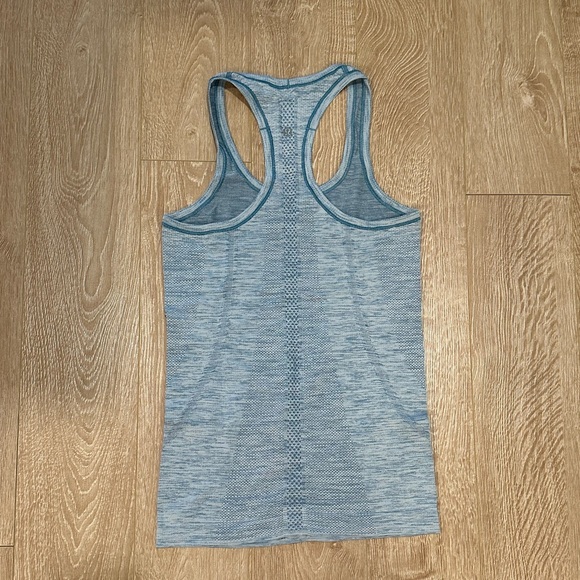 Women’s Lululemon Swiftly Tech Racerback Tank Top 2.0
Waist Length - Blue - 4 - Picture 2 of 3